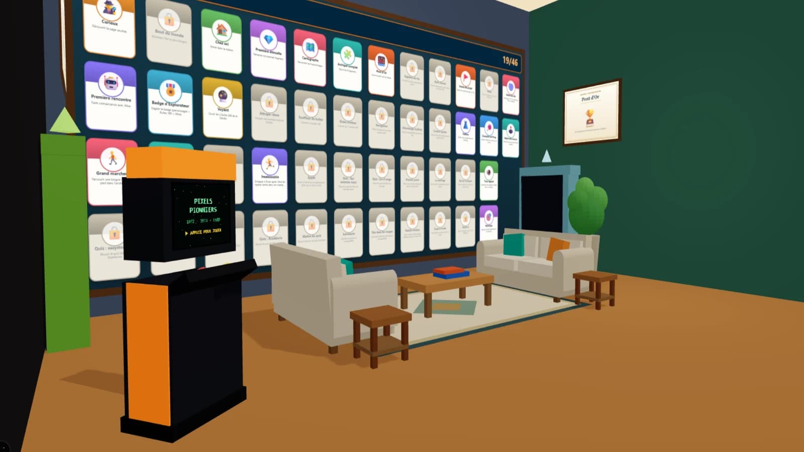 La borne d'arcade Pixels Pionniers dans le salon de la maison de la Source : caisson orange à l'écran vert, mur des médailles, canapés et diplôme Pont d'Or