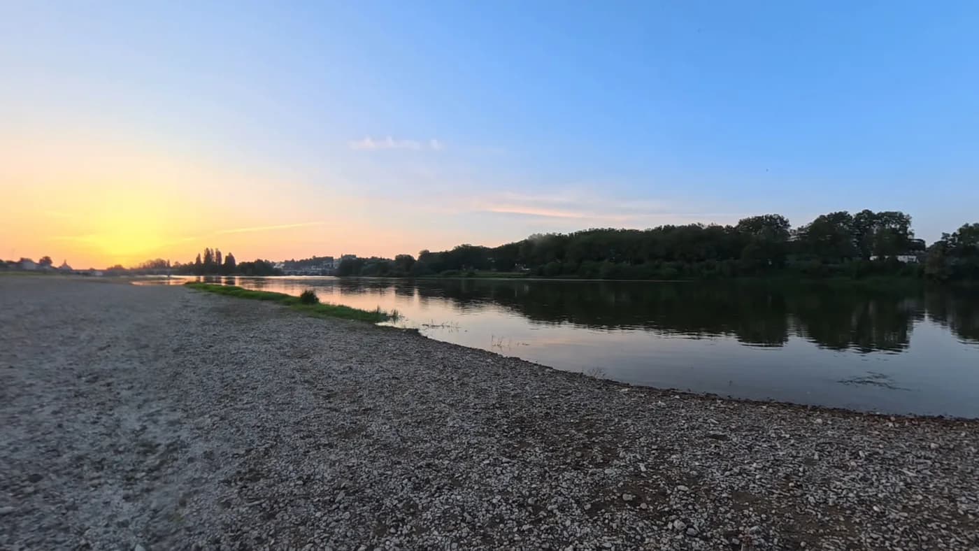 Les bords de Loire au petit matin, captés en 360° pour l'expérience