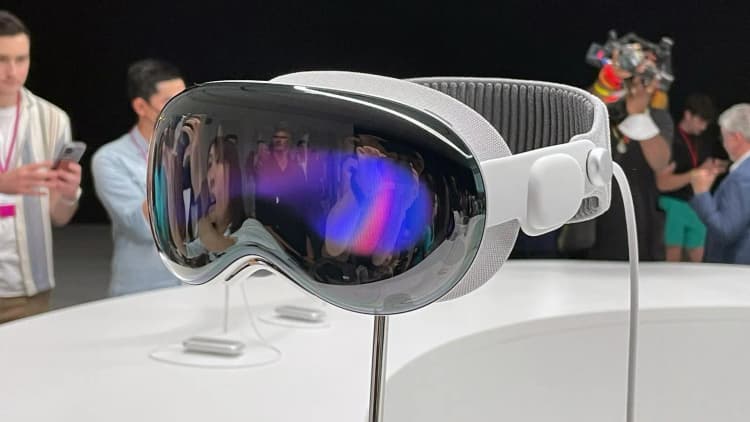 OpenAI, Apple et lunettes IA : pourquoi le matériel redevient stratégique