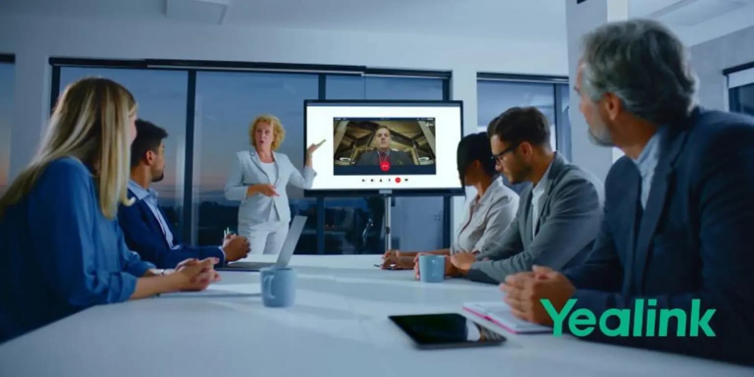 Salles hybrides : ce que l’approche AV ONE de Yealink change