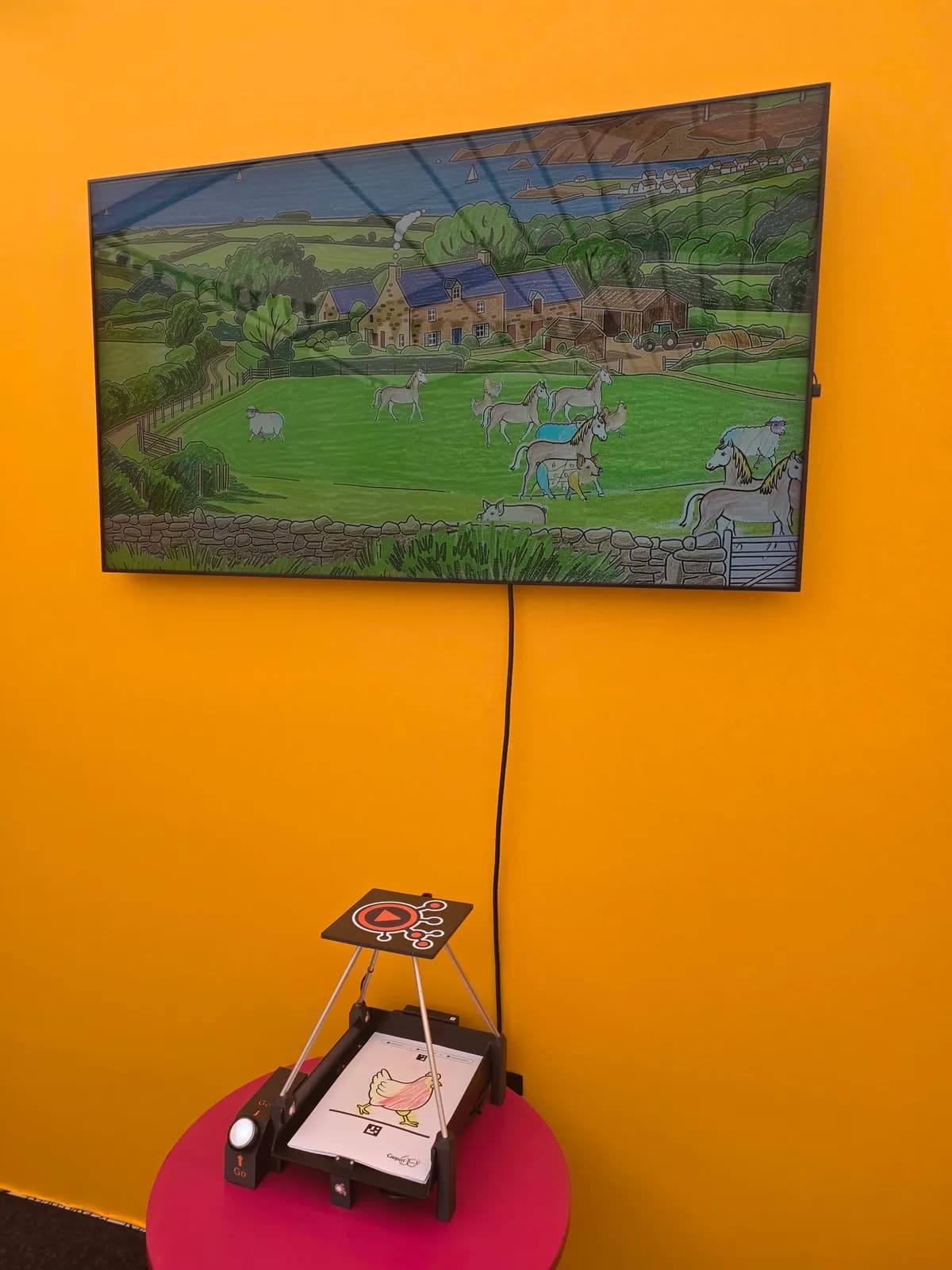 Color Ze World : la station de coloriage et l'écran avec le décor de ferme animé, aux 60 ans de Cooperl