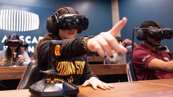 Sept exemples d'étudiants apprenant grâce à la réalité virtuelle